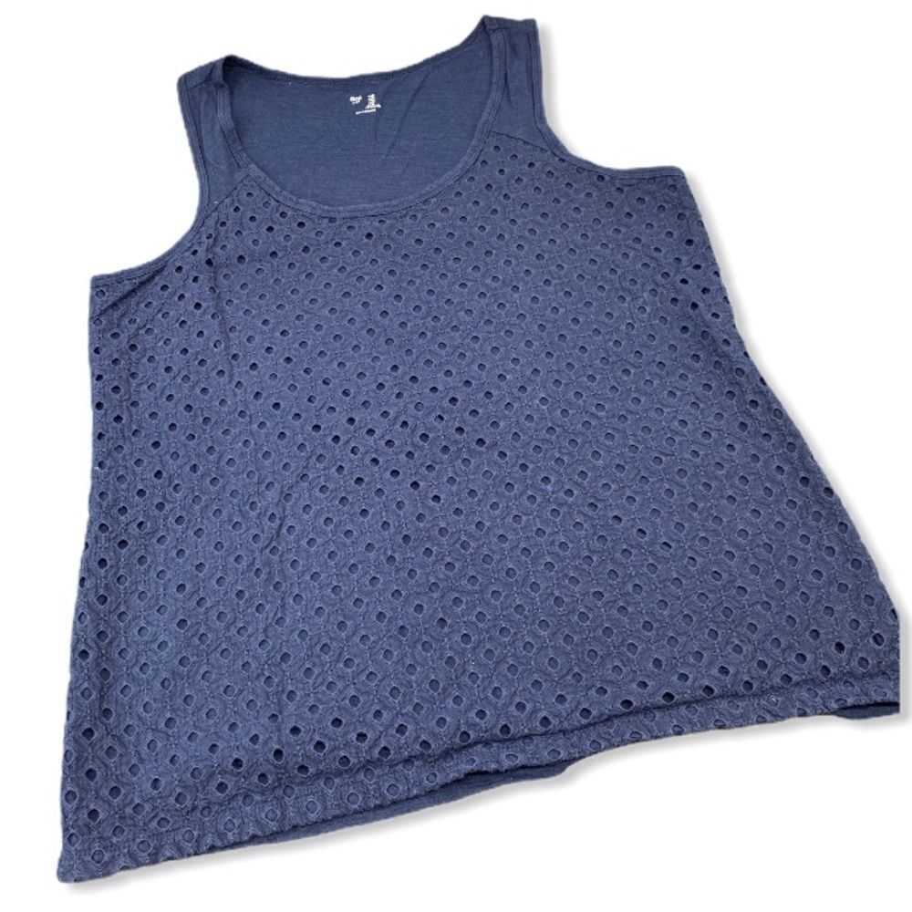 GAP Eyelet Sleeveless Top size Medium